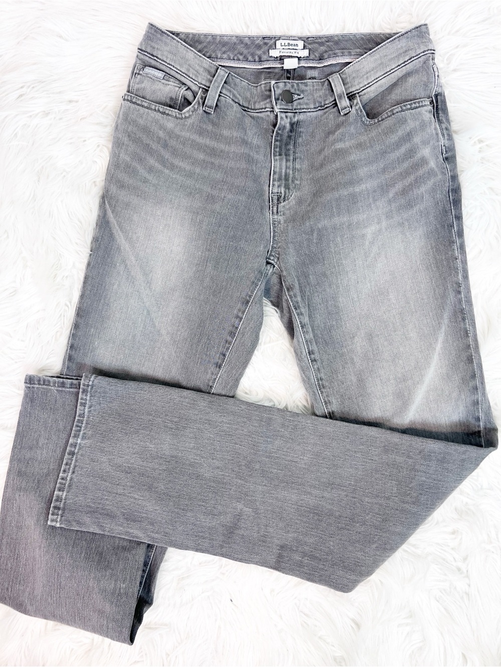 LL BEAN GRAY FAVORITE FIT STRAIGHT MID RISE JEANS WOMENS SZ 4 MEDIUM TALL